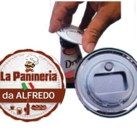 Apribottiglia con magnete in latta, Art. 422 con il logo della tua azienda.